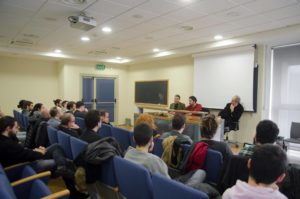 Romano Di Bari in aula con gli studenti del Master in Sonic Arts dell'Università di Roma Tor Vergata