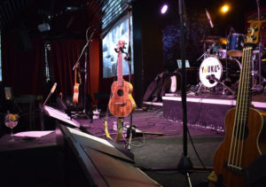 I virtuosi ukulele degli Youkus in primo piano sul palco del Cotton Club