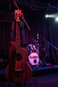 L'Ukulele e la batteria, gli Youkus al Billions presntano il Vinile di A qualcuno piace piccolo, edizioni FlipperMusic