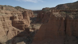 Il deserto di Gobi, giacimento a Dinosauri nel documentario Il Cacciatore di Dinosauri, una produzione di Massimiliano Sbrolla Zoofactory per National Geographic. Musiche Flippermusic