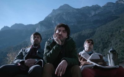 Restiamo Amici: la colonna sonora tra amicizia e truffa